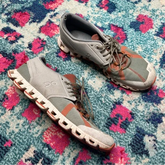 On Cloud 70/30 Sneaker - Picture 1 of 6